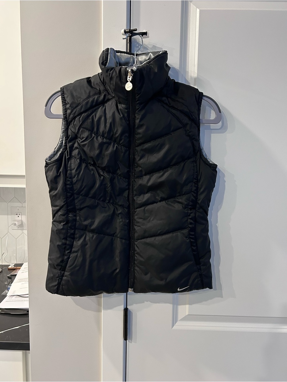 Nike Duck Down Reversible Puffer Vest Black Metallic Silver Sporty Outdoor